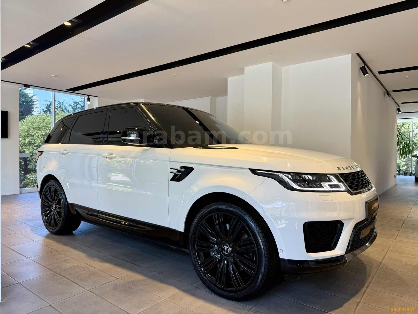 Galeriden Land Rover Range Sport 2.0 SD4 HSE 2018 Model İstanbul 157.000 km Beyaz 3