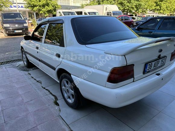 Kalite araç modelinin birinci sınıfı klima aktif çalışıyor