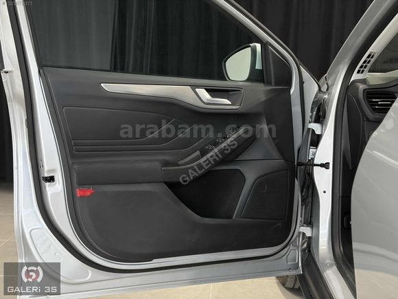 GALERİ 3S'DEN 2025 FORD FOCUS 1.5 ECOBLUE TİTANYUM STİL 6.800KM