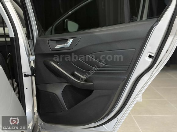 GALERİ 3S'DEN 2025 FORD FOCUS 1.5 ECOBLUE TİTANYUM STİL 6.800KM
