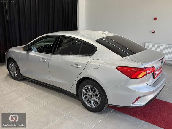 GALERİ 3S'DEN 2025 FORD FOCUS 1.5 ECOBLUE TİTANYUM STİL 6.800KM