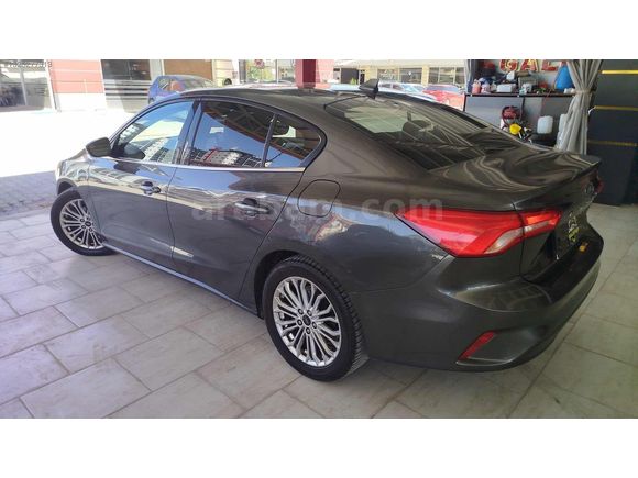 FOCUS 1.5 TİTANİUM HATASIZ Y.SERVİS BAKIMLI K.KARTINA 12 TAKSİT