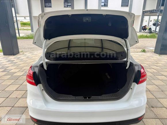 GÜVENAL'DAN 2015 FORD FOCUS 1.5 TDCİ TREND X HATASIZ