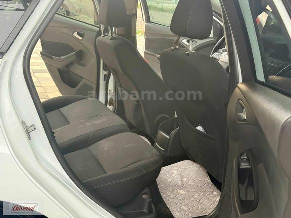 GÜVENAL'DAN 2015 FORD FOCUS 1.5 TDCİ TREND X HATASIZ