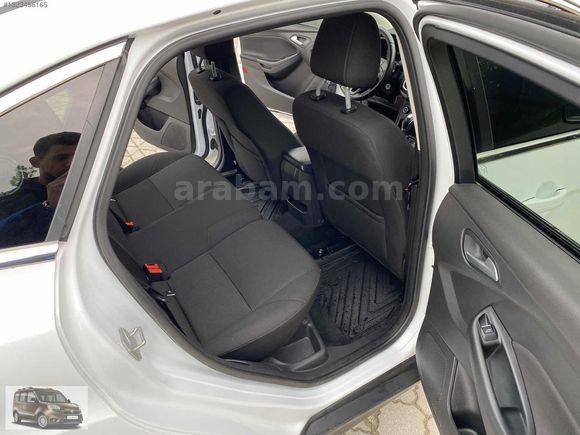2018 MODEL 72'KM DE FORD FOCUS TREND X OTM