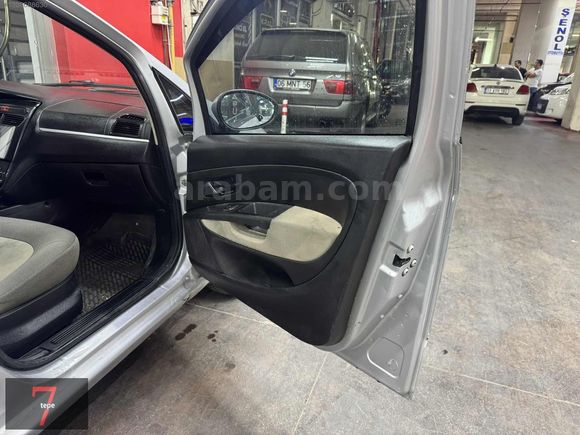 yeditepe den 2013 linea 1.3 m.jet 4 cam otomatik abs geri görüş