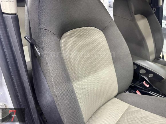 yeditepe den 2013 linea 1.3 m.jet 4 cam otomatik abs geri görüş