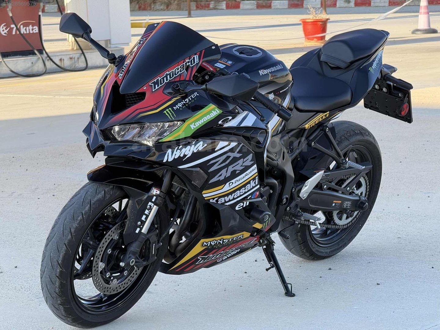 Galeriden Kawasaki Ninja ZX-4R 2023 Model Uşak 6.001 km Siyah