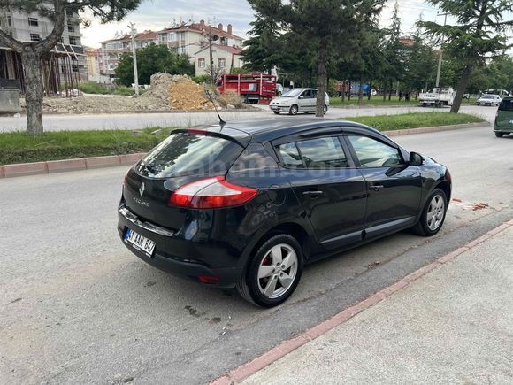 ZEVK OTO GALERİDEN MEGANE 3