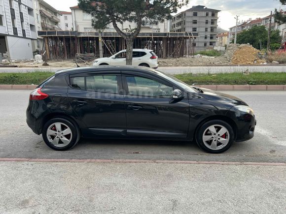 ZEVK OTO GALERİDEN MEGANE 3
