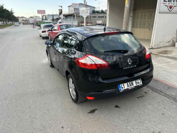 ZEVK OTO GALERİDEN MEGANE 3