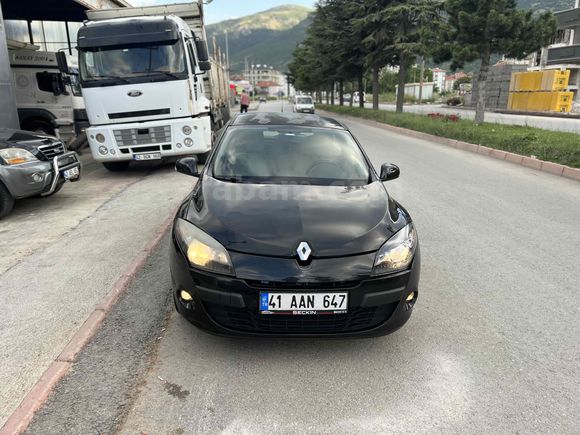 ZEVK OTO GALERİDEN MEGANE 3