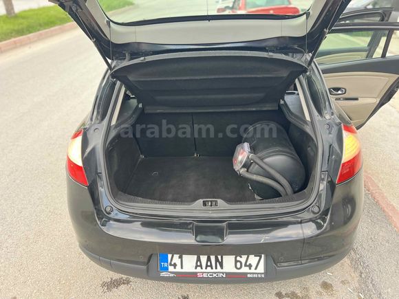 ZEVK OTO GALERİDEN MEGANE 3
