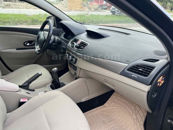 ZEVK OTO GALERİDEN MEGANE 3