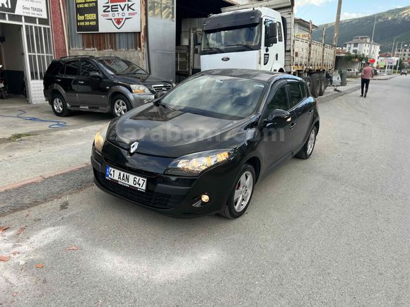 ZEVK OTO GALERİDEN MEGANE 3