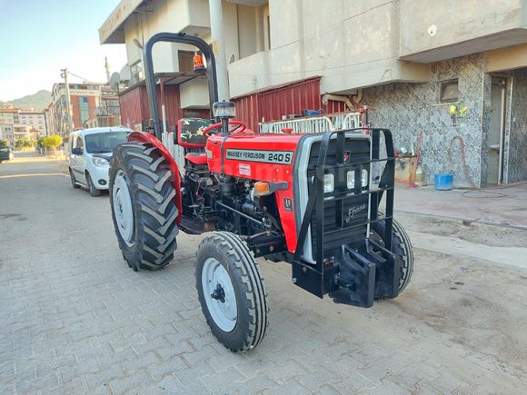 Galeriden Massey Ferguson 2004 MODEL 240 S Manisa