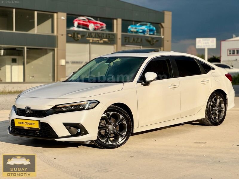 Galeriden Honda Civic 1.5 i-VTEC Executive Plus 2023 Model Konya 63.000 km Beyaz