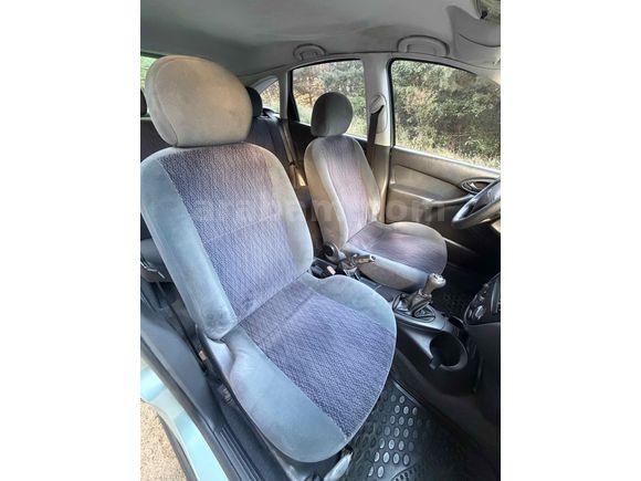 2001 FORD FOCUS 1.6 AMBİENTE 252 BİN KM DE DEĞİŞENSİZ KLİMALI BAKIMLI ARAÇ