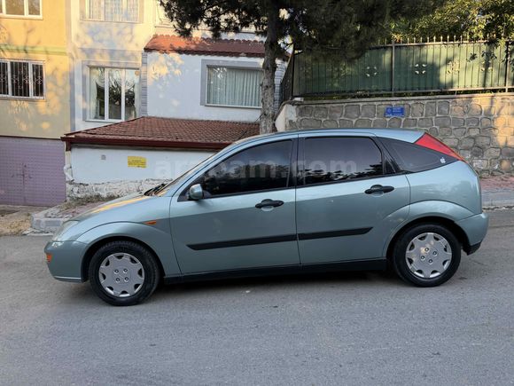 2001 FORD FOCUS 1.6 AMBİENTE 252 BİN KM DE DEĞİŞENSİZ KLİMALI BAKIMLI ARAÇ