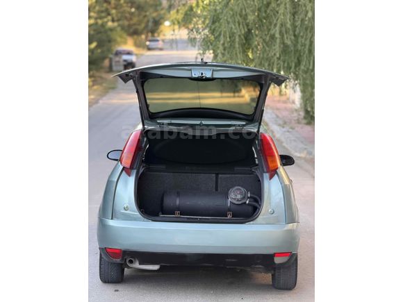 2001 FORD FOCUS 1.6 AMBİENTE 252 BİN KM DE DEĞİŞENSİZ KLİMALI BAKIMLI ARAÇ