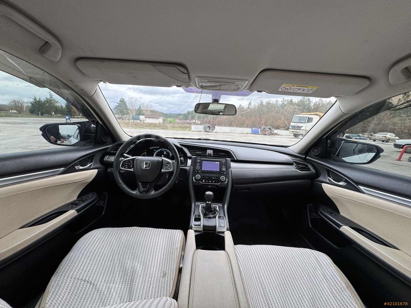 Galeriden Honda Civic 1.6i DTEC Elegance 2018 Model Çanakkale 200.000 km Beyaz 3