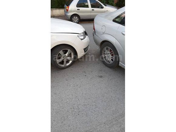 Sahibinden Skoda Rapid 1.6 TDI GreenTec Style 2015 Model
