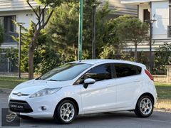 FORD FİESTA TİTANİUM OTOMATİK DÜŞÜK KM EMSALSİZ TEMİZLİKTE