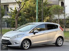 FORD FİESTA TİTANİUM OTOMATİK DÜŞÜK KM HATASIZ KONDİSYON