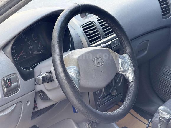 HIZLI'dan HYUNDAİ ACCENT GLS - KLİMALI HASAR KAYITSIZ