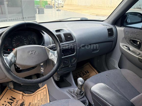 HIZLI'dan HYUNDAİ ACCENT GLS - KLİMALI HASAR KAYITSIZ