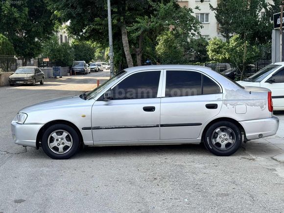 HIZLI'dan HYUNDAİ ACCENT GLS - KLİMALI HASAR KAYITSIZ