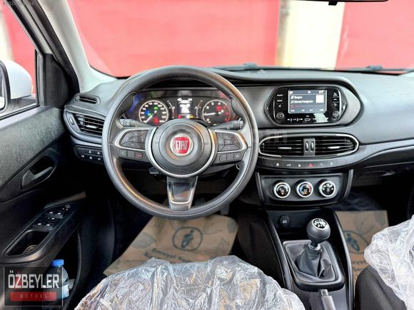 ÖZBEYLER MOTORS'DAN EMSALSİZ TEMİZLİKTE / 7.ooo KM'DE 1.6 EGEA +