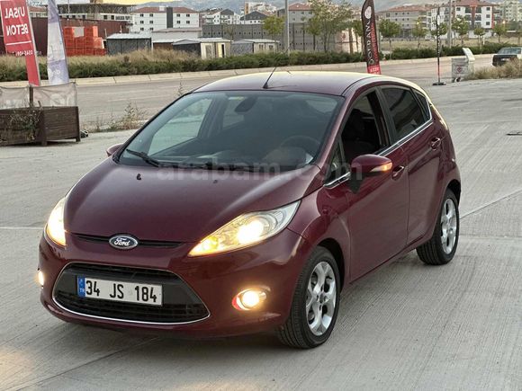 2011 FORD FİESTA 1.4 TDCİ TİTANİUM X "152" BİNDE CAM GİBİ