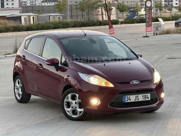 2011 FORD FİESTA 1.4 TDCİ TİTANİUM X "152" BİNDE CAM GİBİ