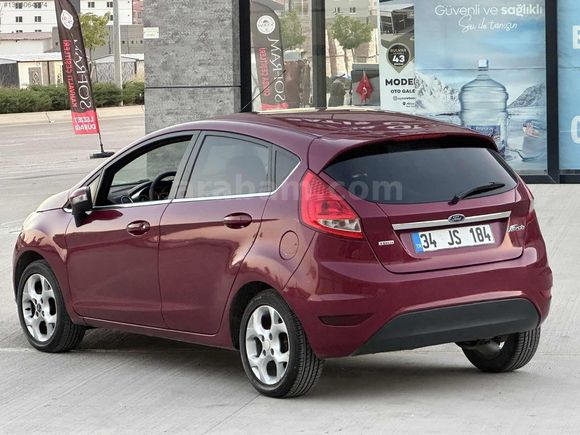 2011 FORD FİESTA 1.4 TDCİ TİTANİUM X "152" BİNDE CAM GİBİ