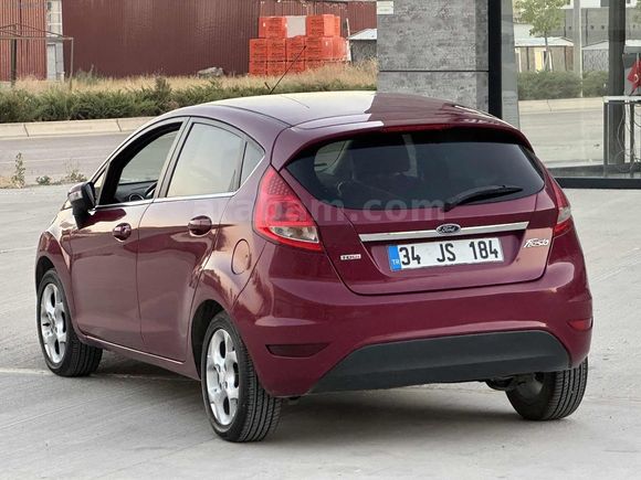 2011 FORD FİESTA 1.4 TDCİ TİTANİUM X "152" BİNDE CAM GİBİ