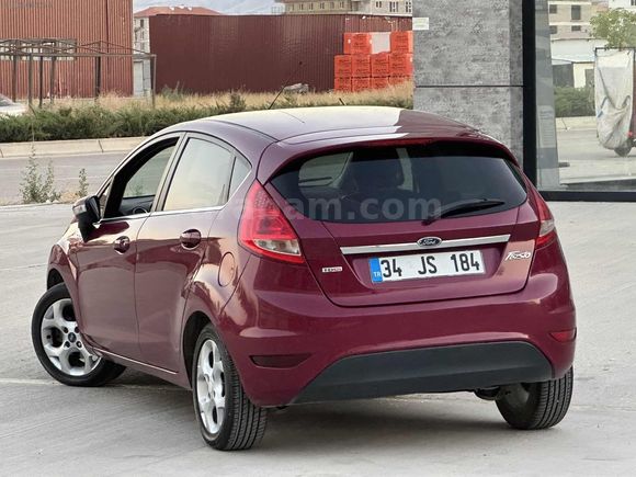 2011 FORD FİESTA 1.4 TDCİ TİTANİUM X "152" BİNDE CAM GİBİ