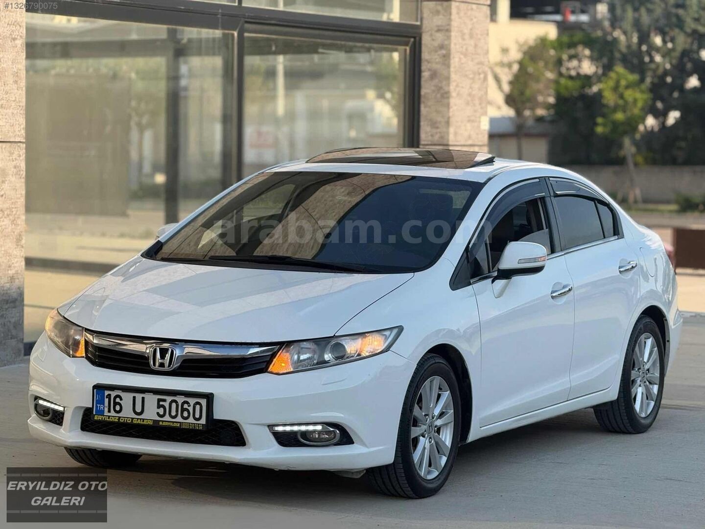 Galeriden Honda Civic 1.6i VTEC Eco Elegance 2013 Model Ankara 134.000 km Beyaz 3