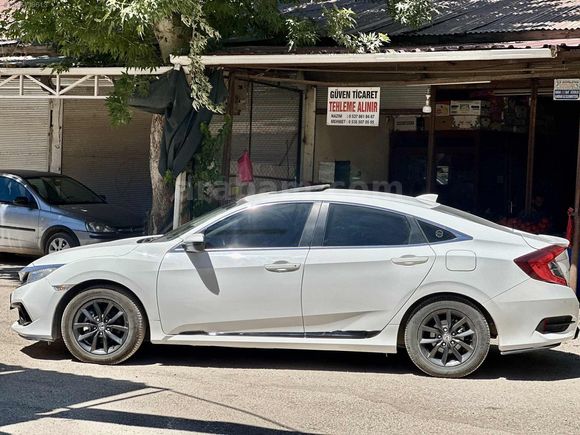 AD AUTO'DAN 2020 MODEL HATASIZ BOYASIZ HONDA CİVİC DÜŞÜK KM