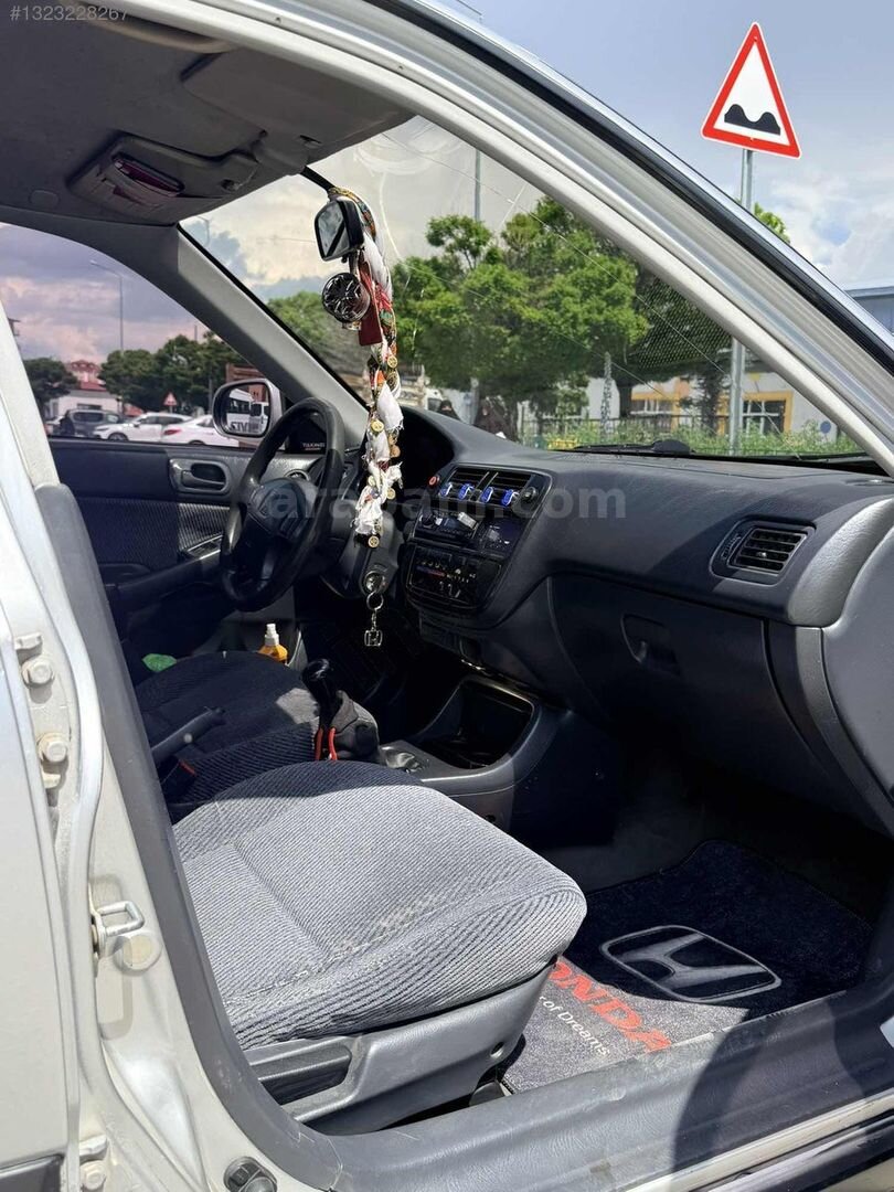Galeriden Honda Civic 1.4 i S 1998 Model Erzurum 308.000 km Gri 4