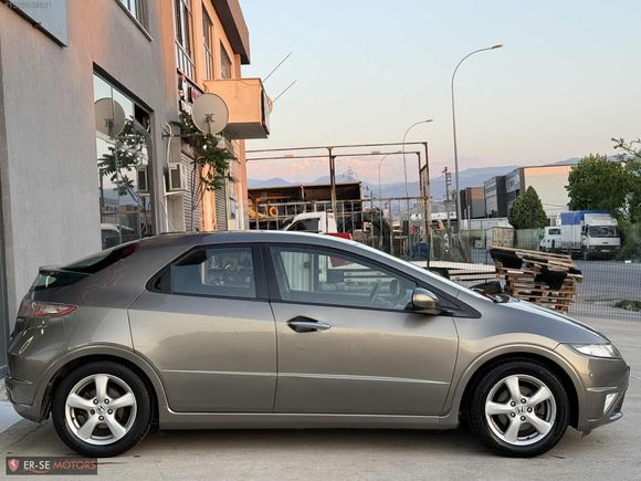 HONDA CİVİC HATCBACK 1.4 SPORT I·-SHİFT DÜŞÜK KİLOMETREDE