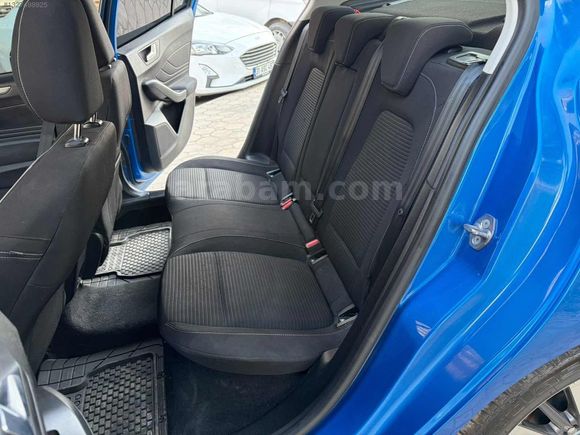 2023 FORD FOCUS 53.000 KM DE TİTANYUM X YENİ KASA