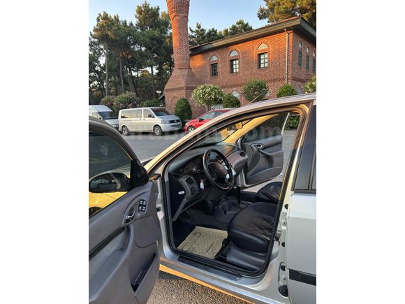 Sahibinden Ford Focus 1.6 Ghia 2001 Model 
