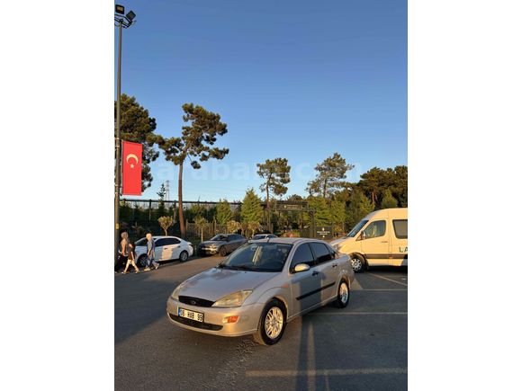 Sahibinden Ford Focus 1.6 Ghia 2001 Model 