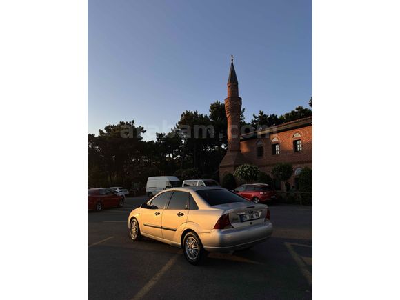 Sahibinden Ford Focus 1.6 Ghia 2001 Model 