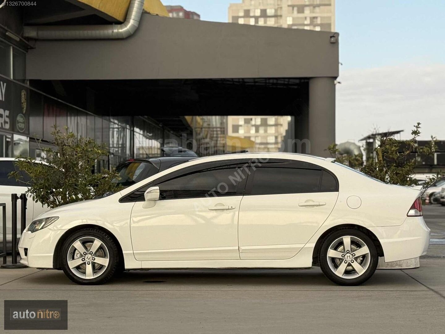 Galeriden Honda Civic 1.6i VTEC Elegance 2011 Model İstanbul 235.000 km Beyaz 5