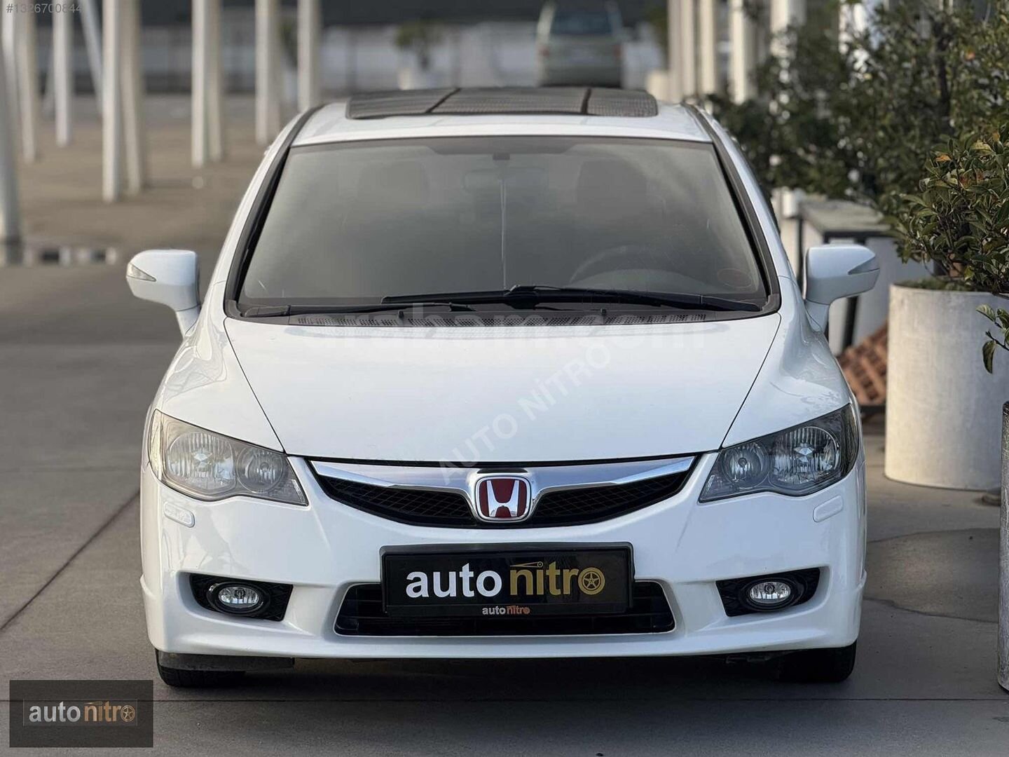 Galeriden Honda Civic 1.6i VTEC Elegance 2011 Model İstanbul 235.000 km Beyaz 3