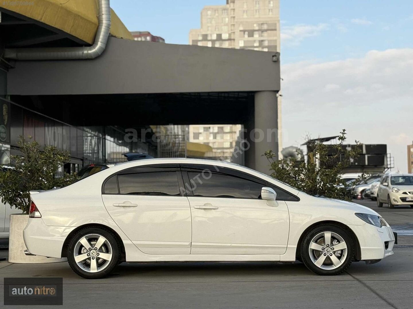Galeriden Honda Civic 1.6i VTEC Elegance 2011 Model İstanbul 235.000 km Beyaz 4