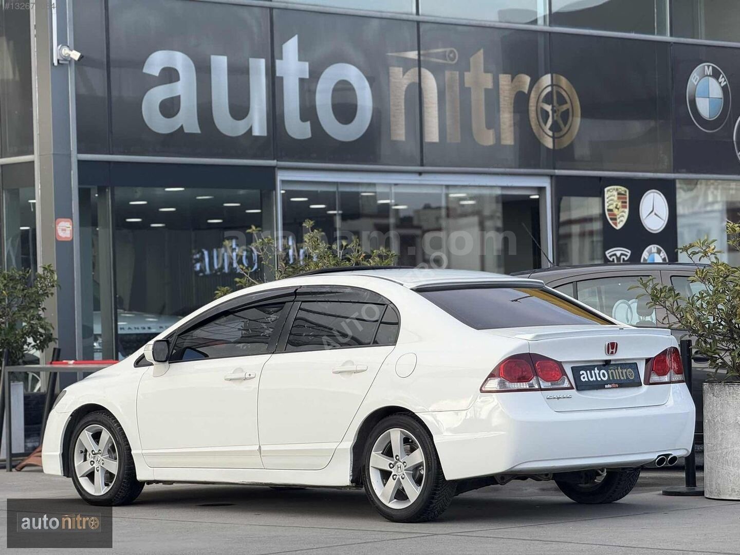 Galeriden Honda Civic 1.6i VTEC Elegance 2011 Model İstanbul 235.000 km Beyaz 6