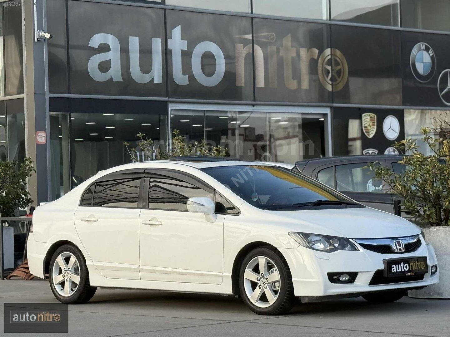Galeriden Honda Civic 1.6i VTEC Elegance 2011 Model İstanbul 235.000 km Beyaz 1